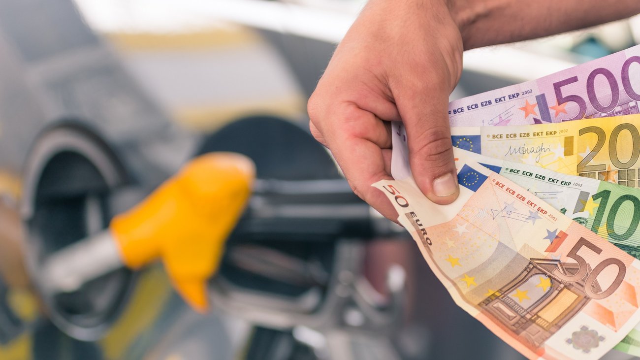 Επιβαρύνσεις από 100 έως και 2.500 ευρώ φέρνουν οι αυξήσεις στα καύσιμα