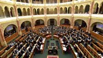 Το ουγγρικό κοινοβούλιο επαναφέρει το μέτρο της συστηματικής κράτησης προσφύγων