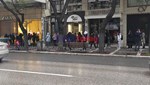 Θεσσαλονίκη: Ουρές και αναμονή έξω από τα καταστήματα λόγω «Black Friday»