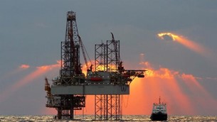 IEA: Η παγκόσμια προσφορά και ζήτηση πετρελαίου φαίνεται να εξισορροπούν το 2106