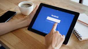 Οι πολλές ώρες στο Facebook αυξάνουν το αίσθημα κοινωνικής απομόνωσης