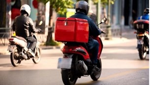Xατζηδάκης για delivery: Γιατί δεν μπορεί να νομοθετηθεί υποχρεωτικά η  μισθωτή εργασία