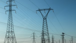 Σκρέκας: Μείωση στους λογαριασμούς ρεύματος από το νέο έτος