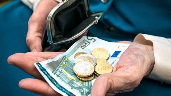«Μαχαίρι» έως 21% για 11.000 συνταξιούχους τραπεζικούς «Μαχαίρι» έως 21% για 11.000 συνταξιούχους τραπεζικούς