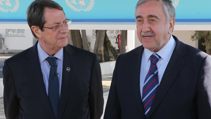 Κυπριακό: Αντάλλαξαν χάρτες πριν από λίγο Αναστασιάδης- Ακιντζί Κυπριακό: Αντάλλαξαν χάρτες πριν από λίγο Αναστασιάδης- Ακιντζί
