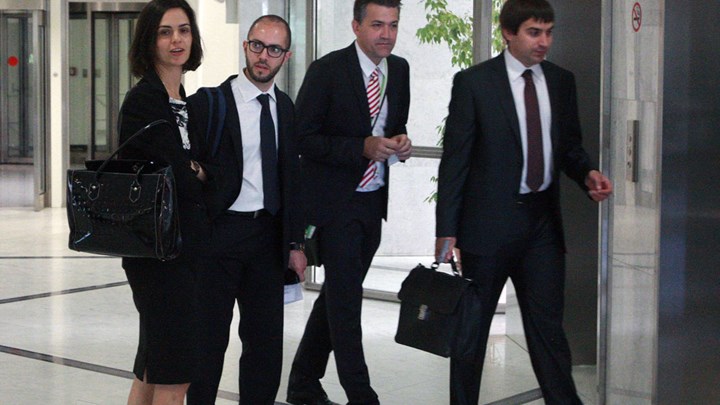 Handelsblatt: Η τρόικα απαιτεί επιπλέον μέτρα λιτότητας ύψους 3,6 δισ. ευρώ Handelsblatt: Η τρόικα απαιτεί επιπλέον μέτρα λιτότητας ύψους 3,6 δισ. ευρώ