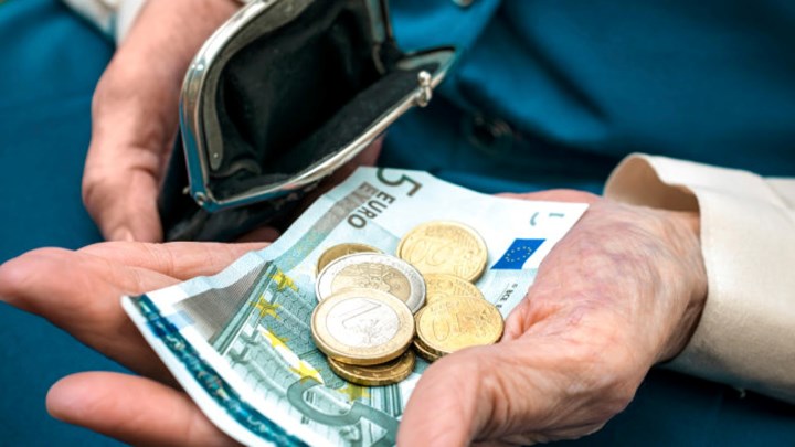 Έως 30 ευρώ το μήνα θα χάσουν 200.000 συνταξιούχοι από τις επικουρικές