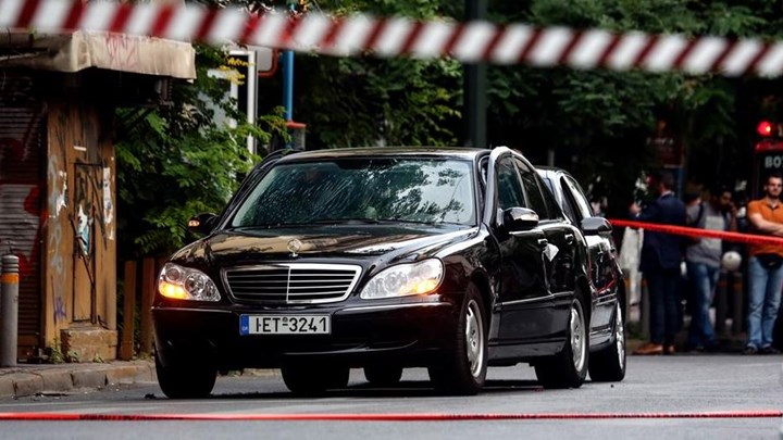 SZ: Η Ελλάδα παλεύει εδώ και μεγάλο διάστημα με μια βίαιη ακροαριστερή και αναρχική σκηνή SZ: Η Ελλάδα παλεύει εδώ και μεγάλο διάστημα με μια βίαιη ακροαριστερή και αναρχική σκηνή