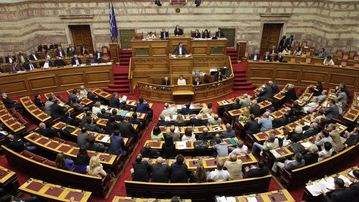 Υπερψηφίστηκε η τροπολογία για τους συμβασιούχους στην καθαριότητα Υπερψηφίστηκε η τροπολογία για τους συμβασιούχους στην καθαριότητα