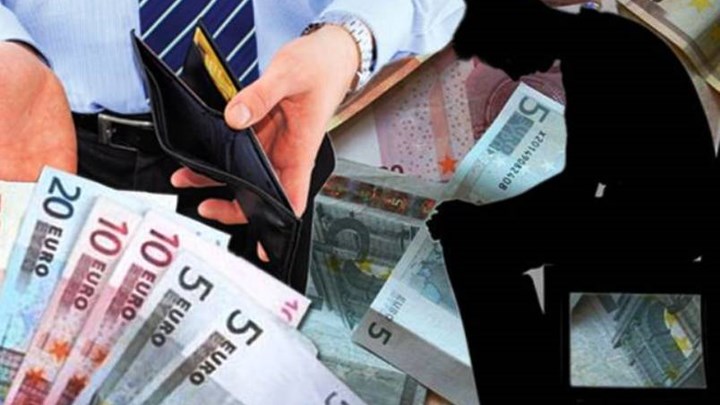 Επιδρομή της εφορίας σε τραπεζικούς λογαριασμούς για χρέη - Καθημερινά 730 κατασχέσεις μισθών και συντάξεων