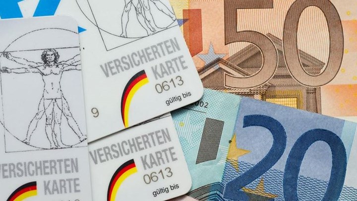 Handelsblatt: Οι μετανάστες σώζουν τα ασφαλιστικά ταμεία Handelsblatt: Οι μετανάστες σώζουν τα ασφαλιστικά ταμεία