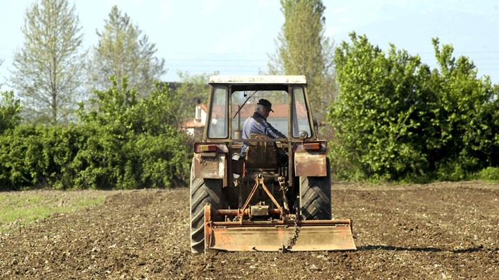 Μείωση του ΦΠΑ για τα αγροτικά εφόδια προβλέπει νομοσχέδιο του ΥΠΟΙΚ Μείωση του ΦΠΑ για τα αγροτικά εφόδια προβλέπει νομοσχέδιο του ΥΠΟΙΚ