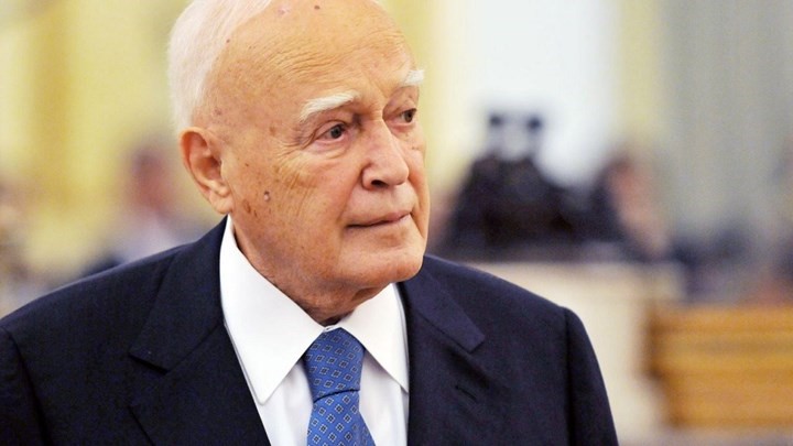 Στο νοσοκομείο ο Κάρολος Παπούλιας Στο νοσοκομείο ο Κάρολος Παπούλιας