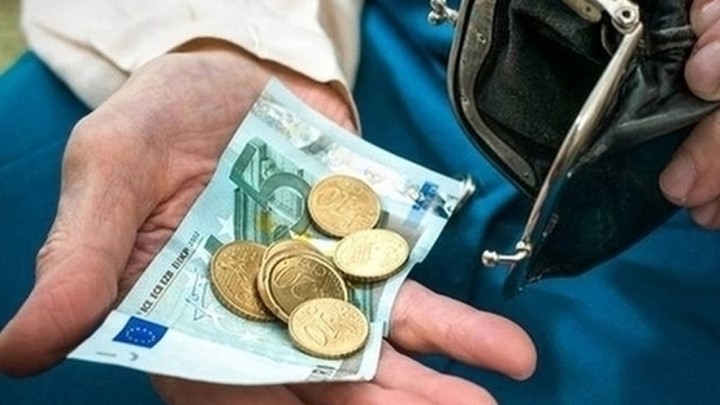 Κόβεται το ΕΚΑΣ σε 140.000 χαμηλοσυνταξιούχους