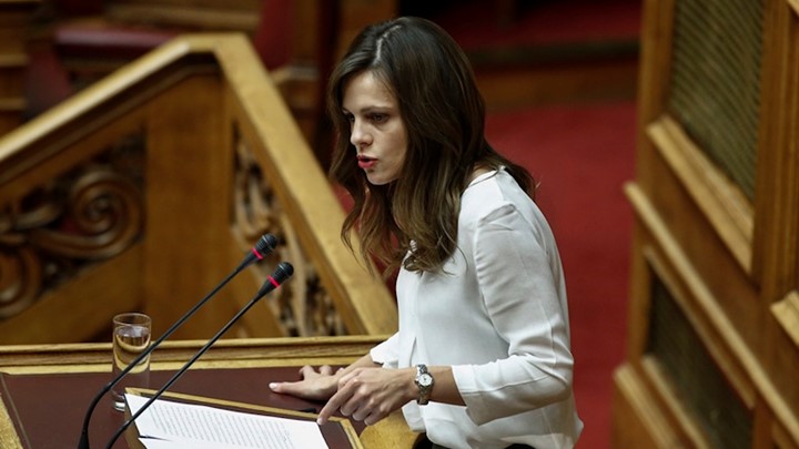 Live η συζήτηση στην Ολομέλεια για το νομοσχέδιο του υπουργείου Εργασίας Live η συζήτηση στην Ολομέλεια για το νομοσχέδιο του υπουργείου Εργασίας