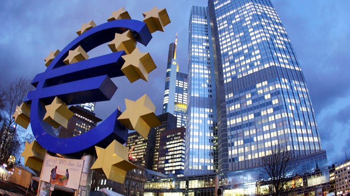 ΕΚΤ: Οι τράπεζες της Ευρωζώνης μπορούν να αντέξουν για μία 10ετία τα σημερινά επιτόκια