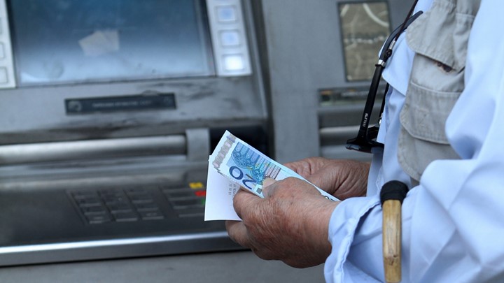 «Βόμβα» για σύνταξη στα 72 - Δείτε ποιες παγίδες κρύβει ο νέος νόμος