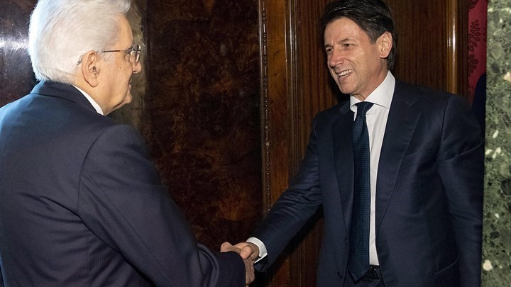 Πολιτικό θρίλερ στην Ιταλία – Σε πρώην στέλεχος του ΔΝΤ εντολή σχηματισμού κυβέρνησης τεχνοκρατών μετά το ναυάγιο με Κόντε Πολιτικό θρίλερ στην Ιταλία – Σε πρώην στέλεχος του ΔΝΤ εντολή σχηματισμού κυβέρνησης τεχνοκρατών μετά το ναυάγιο με Κόντε