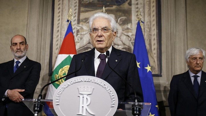 Ο Ιταλός πρόεδρος Σέρτζιο Ματαρέλα κάλεσε τον Κοταρέλι να μεταβεί στο Μέγαρο Κυρηνάλιο Ο Ιταλός πρόεδρος Σέρτζιο Ματαρέλα κάλεσε τον Κοταρέλι να μεταβεί στο Μέγαρο Κυρηνάλιο