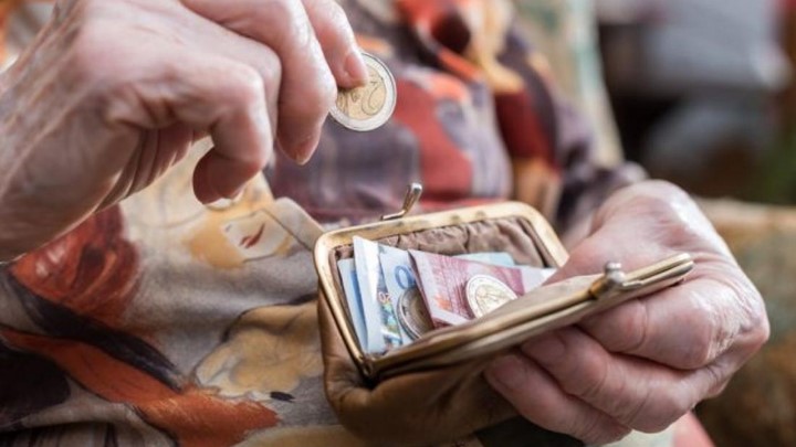 Δραματικές οι μειώσεις στις συντάξεις από τον νόμο Κατρούγκαλου Δραματικές οι μειώσεις στις συντάξεις από τον νόμο Κατρούγκαλου