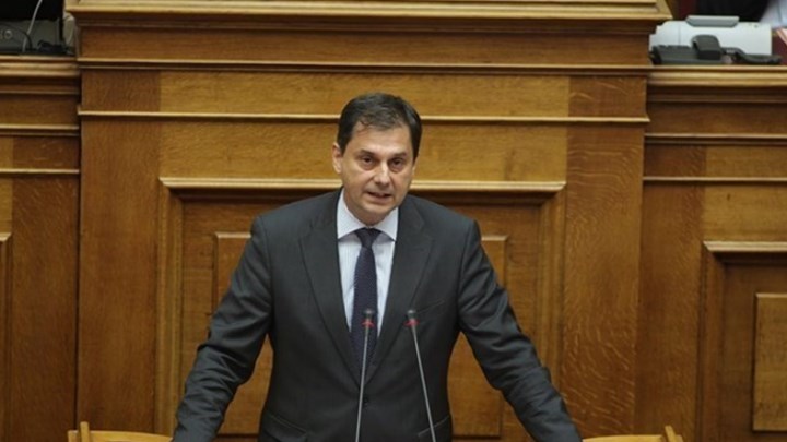 Θεοχάρης: Τι είπε στο Politico για το πιστοποιητικό εμβολιασμού και τον ελληνικό τουρισμό 