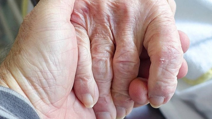 Σύνταξη 360 ευρώ για ανασφάλιστους υπερηλίκους: Όλες οι προϋποθέσεις μέσα από 10 ερωτήσεις - απαντήσεις Σύνταξη 360 ευρώ για ανασφάλιστους υπερηλίκους: Όλες οι προϋποθέσεις μέσα από 10 ερωτήσεις - απαντήσεις