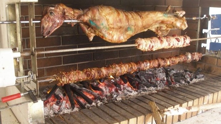 Πάσχα στην πόλη: Αρνί και κοκορέτσι με... delivery - Ξεπουλούν ταβέρνες και ψητοπωλεία - ΒΙΝΤΕΟ Πάσχα στην πόλη: Αρνί και κοκορέτσι με... delivery - Ξεπουλούν ταβέρνες και ψητοπωλεία - ΒΙΝΤΕΟ