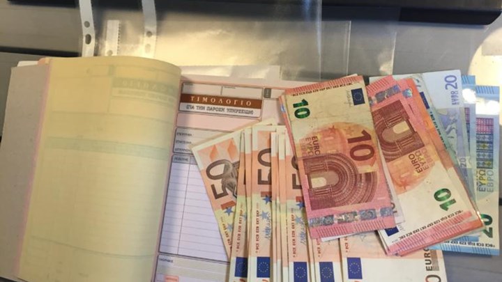 Μισθωτοί με μπλοκάκι: Ποιοι γλιτώνουν τις έξτρα εισφορές - Πότε ολοκληρώνεται η εκκαθάριση για το 2020 Μισθωτοί με μπλοκάκι: Ποιοι γλιτώνουν τις έξτρα εισφορές - Πότε ολοκληρώνεται η εκκαθάριση για το 2020