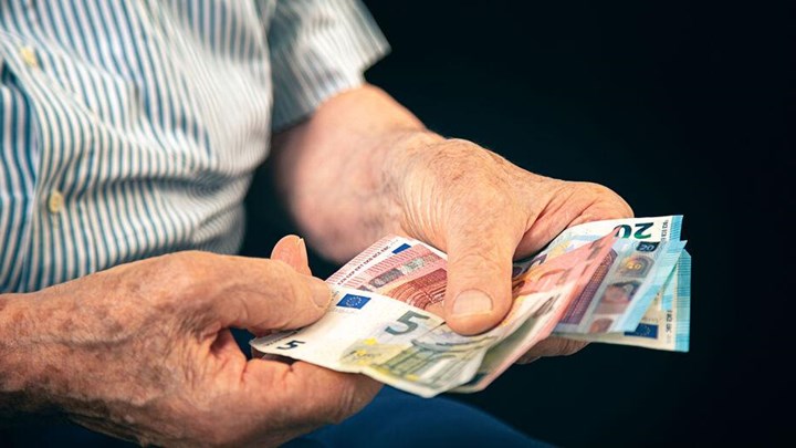 Συντάξεις: Επιτάχυνση της απονομής με "?μοντέλο εμβολιασμού"? - Πώς θα εκδίδονται σε μία ημέρα Συντάξεις: Επιτάχυνση της απονομής με "?μοντέλο εμβολιασμού"? - Πώς θα εκδίδονται σε μία ημέρα
