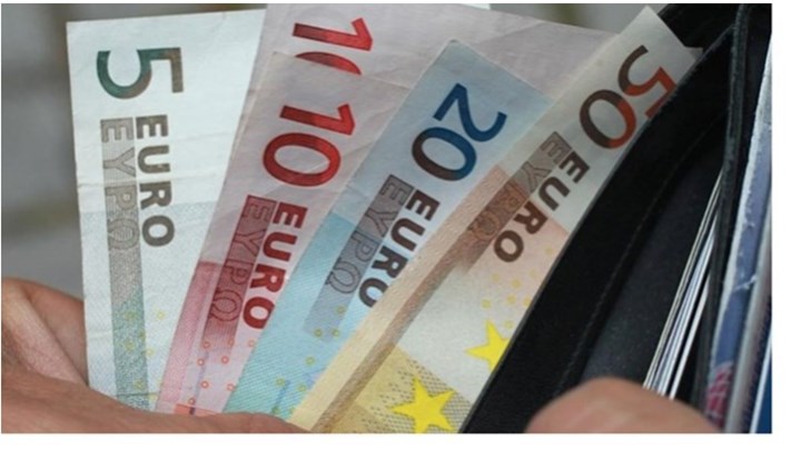 'Εκτακτη ενίσχυση 250 ευρώ: Έτσι θα δοθεί σε χαμηλοσυνταξιούχους και ΑμεΑ - Ολόκληρη η τροπολογία