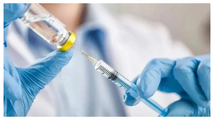 Υποχρεωτικός εμβολιασμός: “Παράθυρο” για επέκταση του μέτρου – Τι είπε ο Οικονόμου