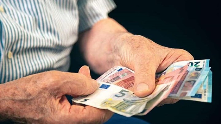 Συνταξιούχοι: Λήγει σήμερα η προθεσμία για τα 250 ευρώ - Τι πρέπει να κάνουν για να πάρουν την έκτακτη ενίσχυση