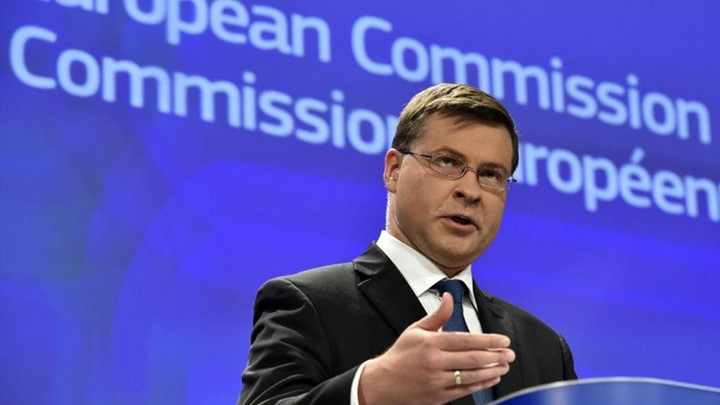 Ντομπρόβσκις: Πρέπει να είναι εμπροσθοβαρή τα μέτρα στο χρέος